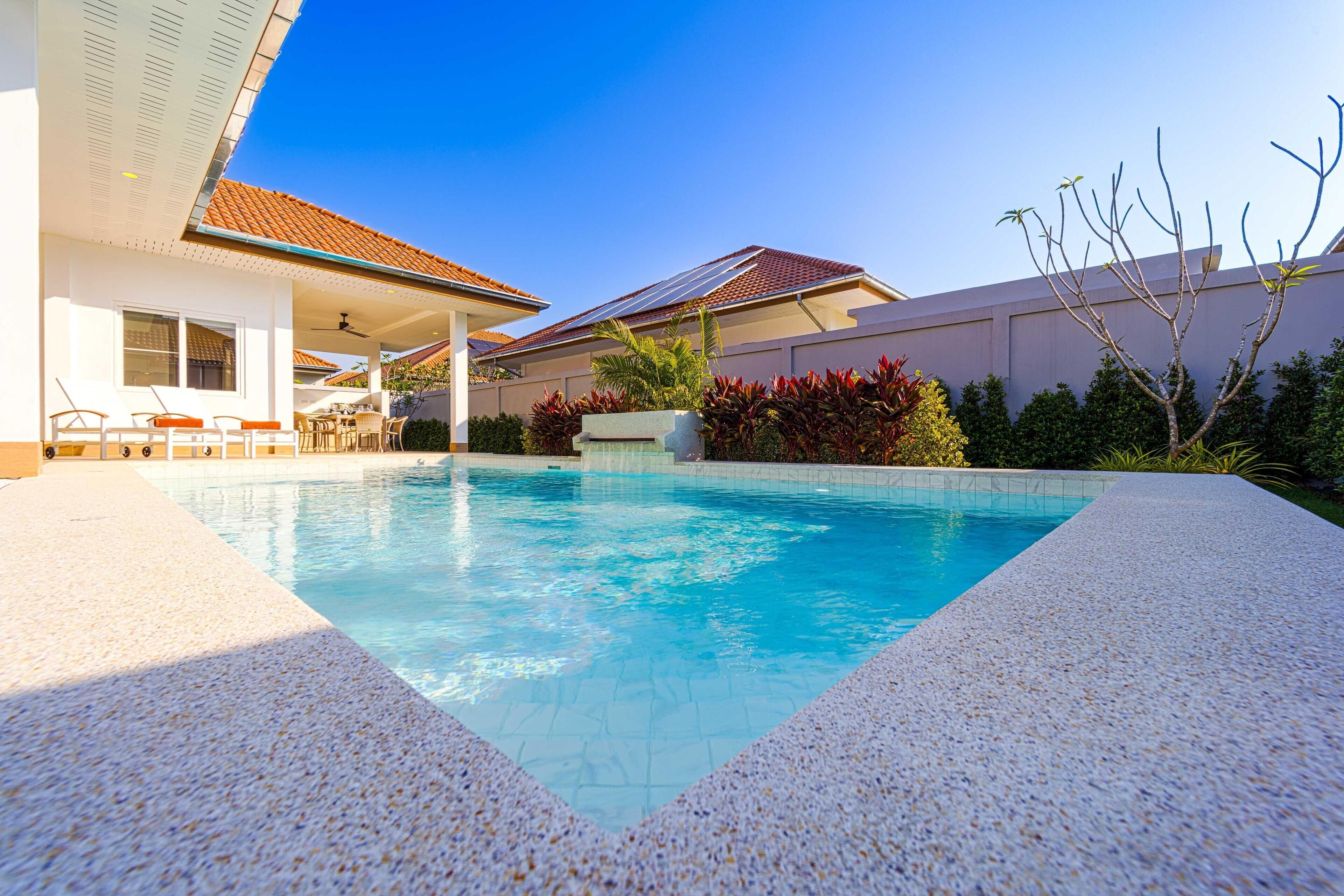 Outdoor pool, pool loungers