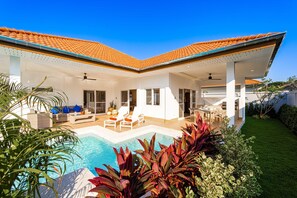 Terrace/patio - New Modern 3 Bedroom Pool Villa MB3 (Hua Hin)
