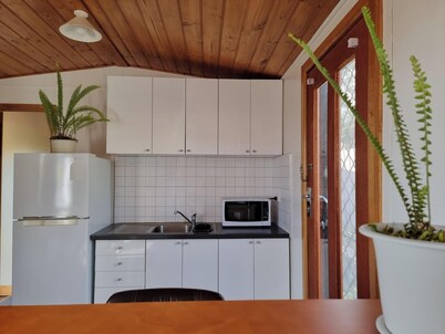 Blue Tongue Retreat with great wifi and easy walking to the estuary & township.