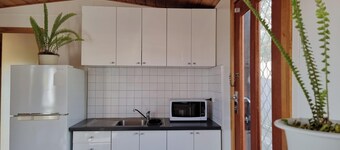 Blue Tongue Retreat with great wifi and easy walking to the estuary & township.