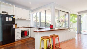 Fridge, oven, stovetop, toaster