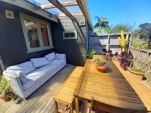 تناول الطعام بالخارج