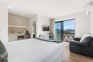 WiFi, bed sheets - New Contemporary Studio Escape (Wānaka)