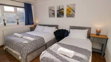 4 bedrooms, WiFi, bed sheets