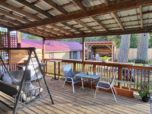 Downtown Maple Falls Lodge