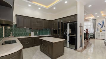 Villa básica, vista a la ciudad | Sábanas de algodón egipcio, ropa de cama de alta calidad y edredón