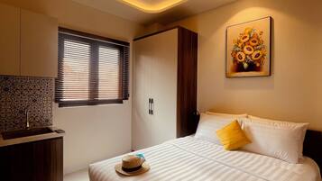 Studio, 1 Queen Bed, Pool View | Minibar, soundproofing, iron/ironing board, free WiFi