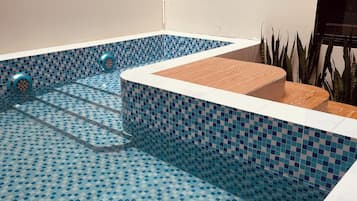 开间, 1 张大床, 泳池景观 | 湖景