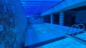 สระว่ายน้ำในร่ม