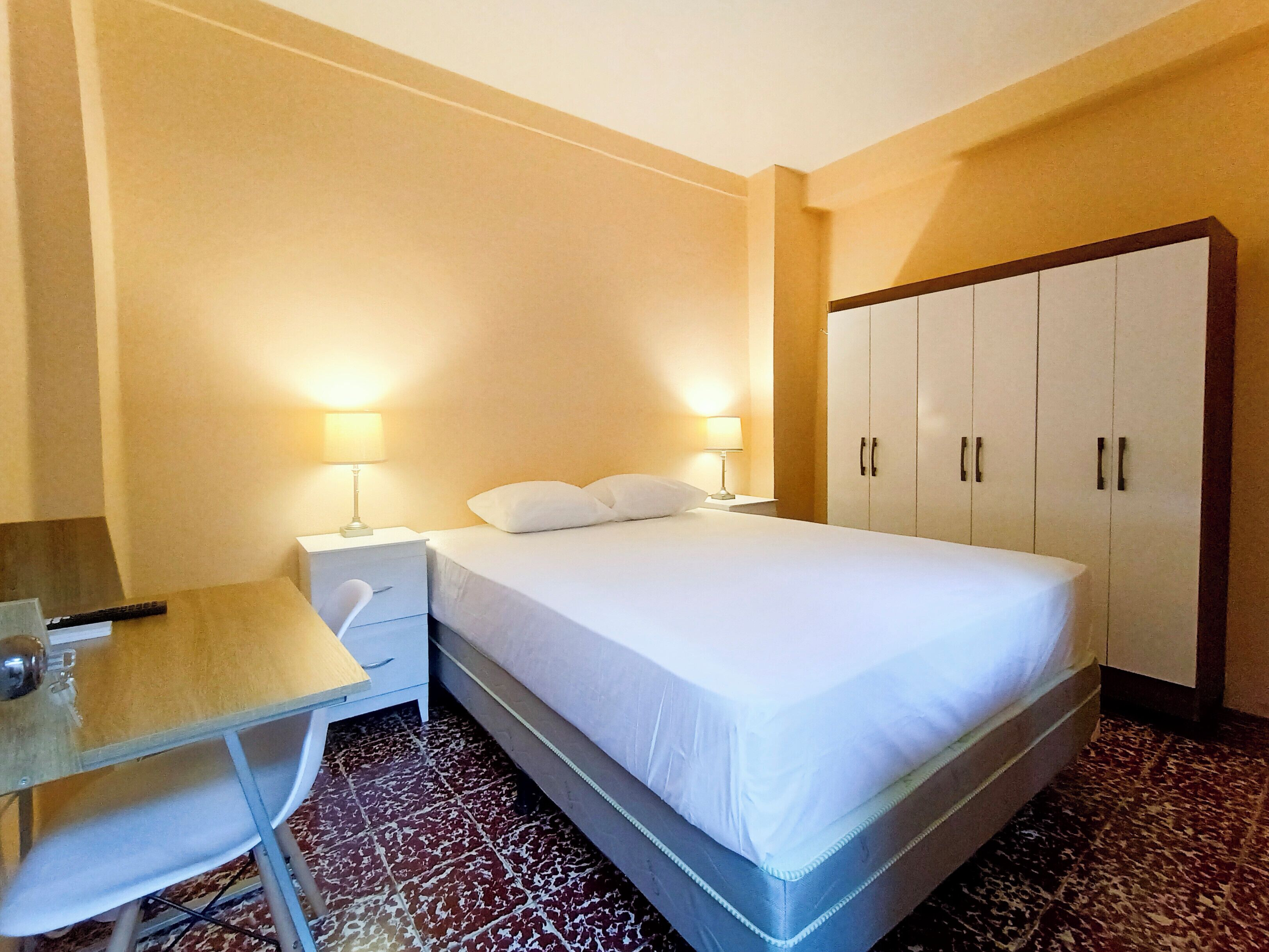 مكواة/لوح كي وواي فاي وملاءات أسرّة