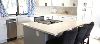 Haven by the Sound- Cozy 6 Bedroom Retreat Near puget Sound