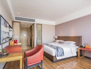 Superior-enkeltværelse | Skrivebord, arbejdsområde til bærbare computere, gratis Wi-Fi