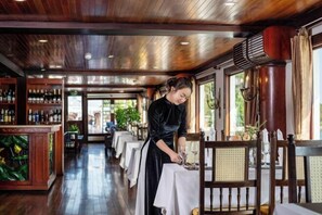 Dining - Indochina Sails Ha Long Bay (Ha Long)