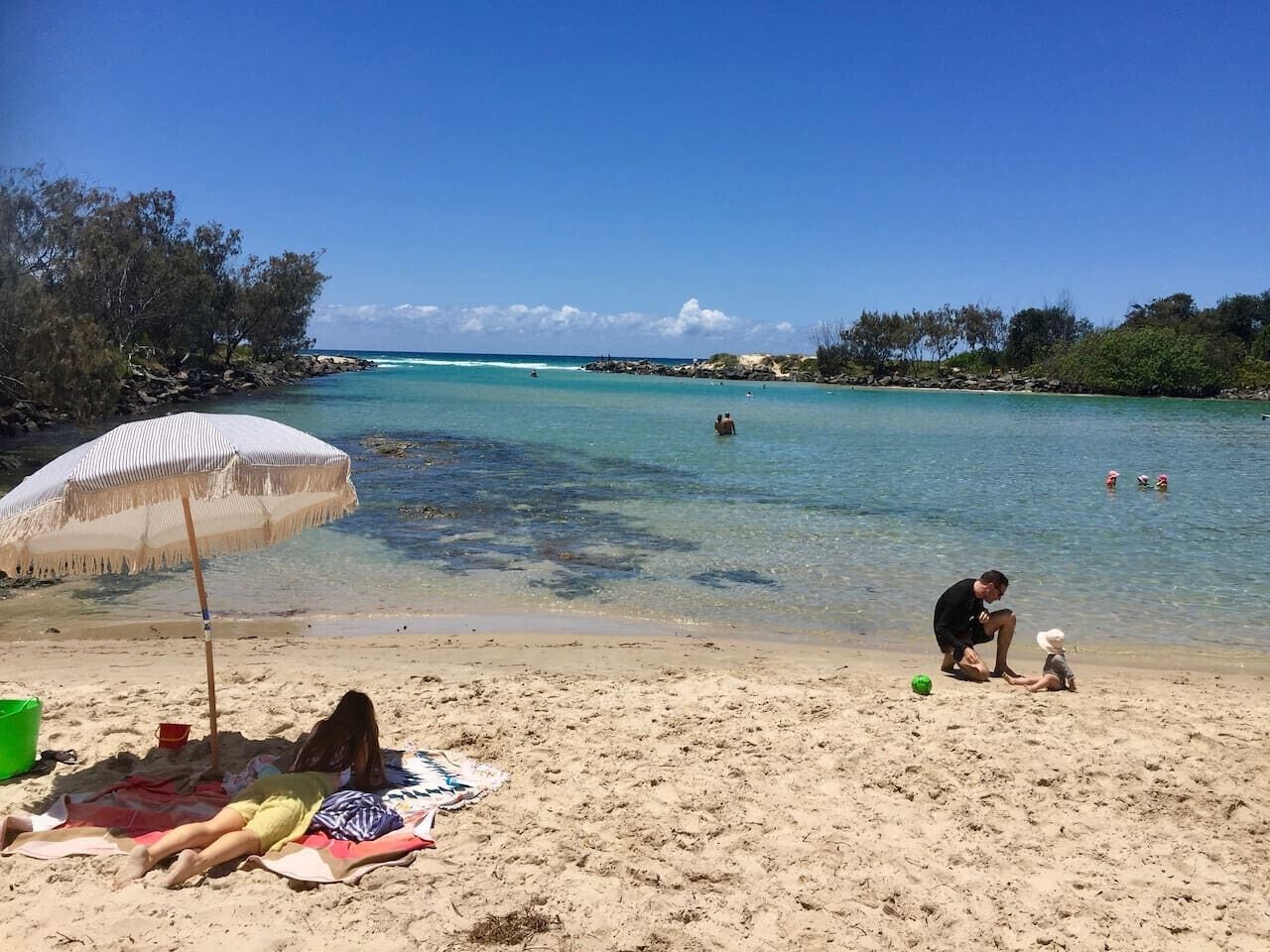 بالقرب من الشاطئ