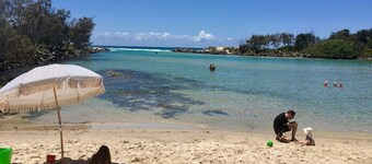 The Holiday House - park and walk everywhere!