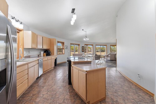 Charming 3-bedroom Riverfront Home in Great Falls