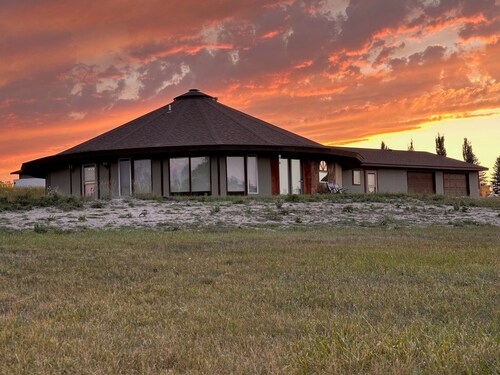 Charming 3-bedroom Riverfront Home in Great Falls