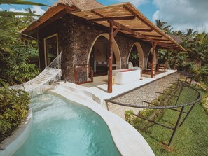 Sayang House with pool | Teras/patio
