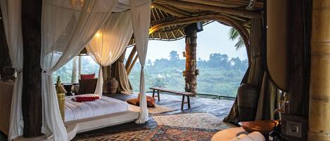 Santai Bamboo house | Egyptian cotton sheets, premium bedding, in-room safe