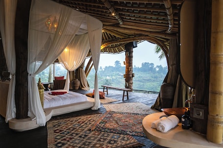 Santai Bamboo house | Egyptian cotton sheets, premium bedding, in-room safe