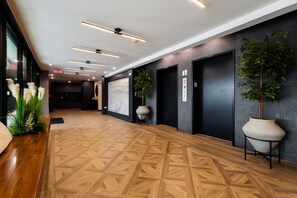 Interior - Spacious 3BR Loft | 15 From NYC & MetLife| Great Value | Groups Welcome (Jersey City)