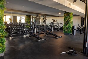 Fitness facility - Sleek 3BR Loft, Manhattan Views, Rooftop & Gym- 15 Min to NYC (Jersey City)