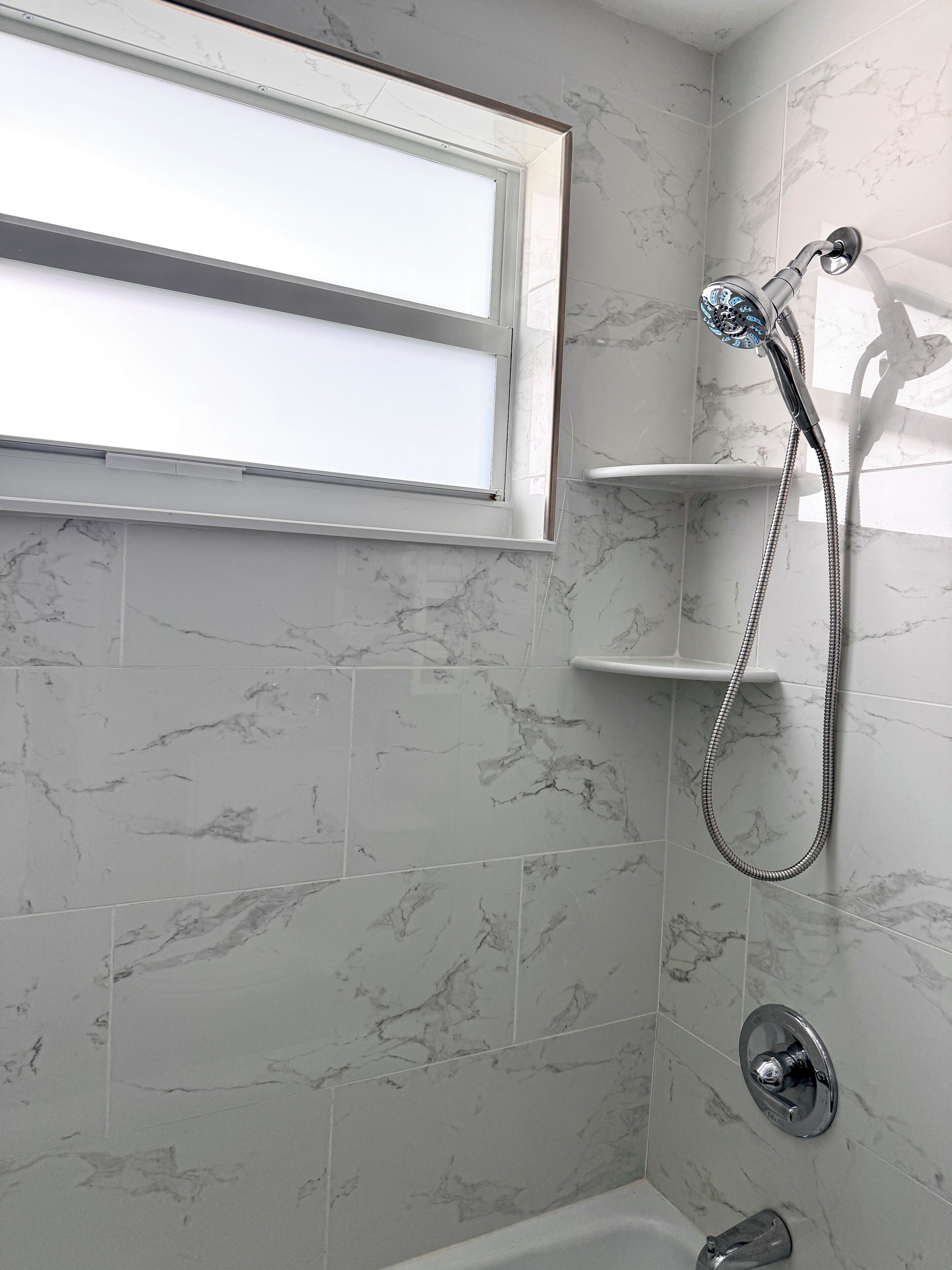 Serviettes fournies, savon, papier toilette