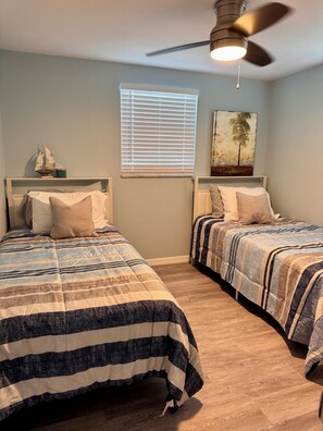 2 habitaciones, tabla de planchar con plancha, wifi y ropa de cama 