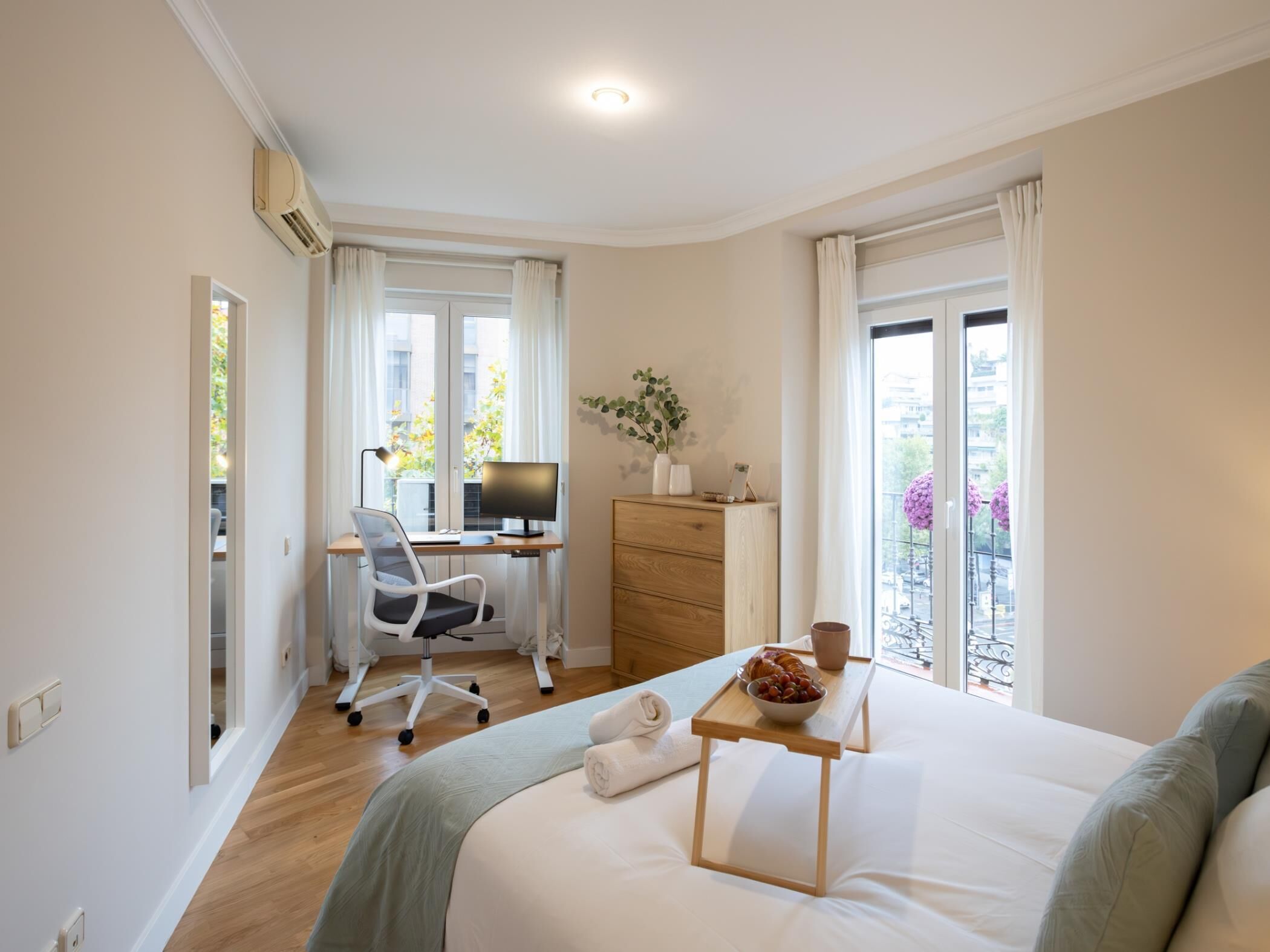 Strygejern/strygebræt, internetforbindelse, sengetøj