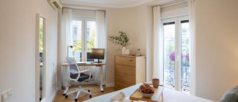 Strygejern/strygebræt, internetforbindelse, sengetøj