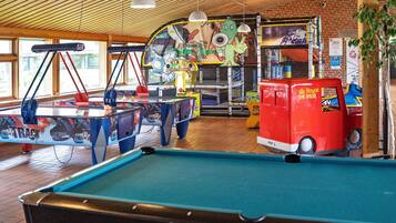 Luxury House, 3 Bedrooms | Children's area