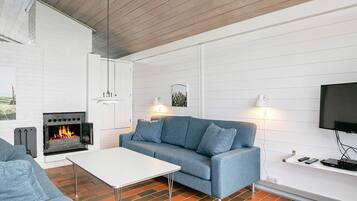 Deluxe House, 3 Bedrooms | Interior