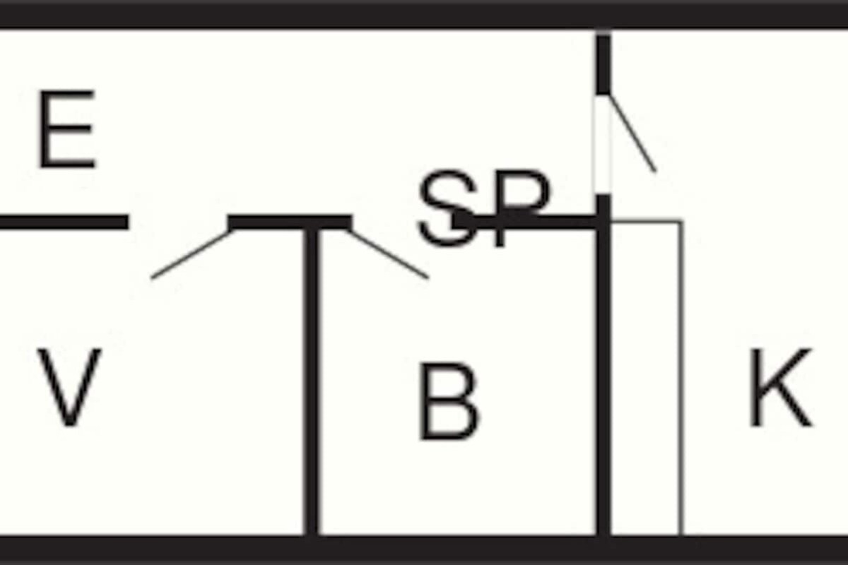 Un plan d’une chambre d’hôtel avec des points indiqués et étiquetés E, V, B, K et O.
