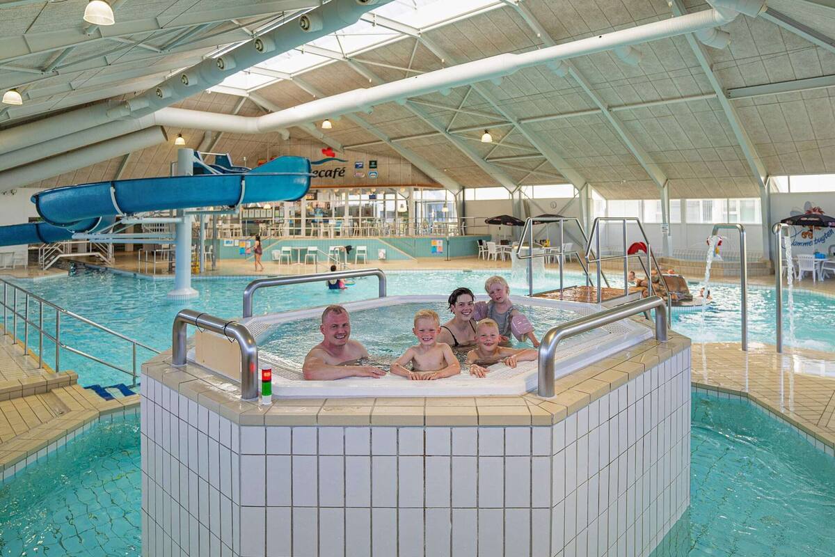 Classic-Apartment, 2 Schlafzimmer | Pool | Innenpool, Außenpool