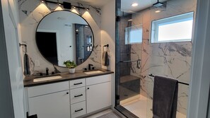 Shower, hair dryer, bidet, towels - Furnished 3BR Townhome with Mountain View and Minutes from Downtown & Stadiums (Denver)
