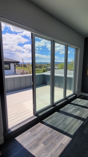 Interior - Furnished 3BR Townhome with Mountain View and Minutes from Downtown & Stadiums (Denver)