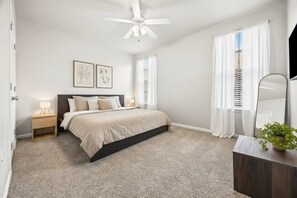 3 chambres, fer et planche à repasser, Wi-Fi, draps fournis