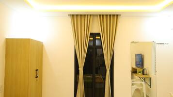 Familienstudio, Stadtblick | Schreibtisch, laptopgeeigneter Arbeitsplatz, kostenloses WLAN