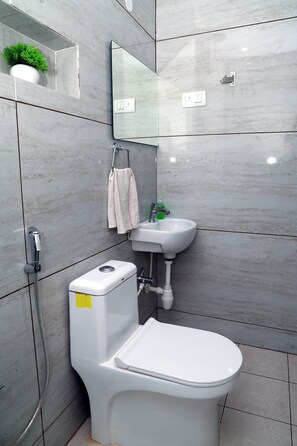 Shower, free toiletries, towels, soap