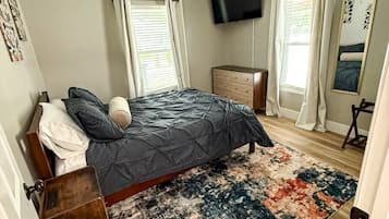 2 bedrooms, iron/ironing board, free WiFi, bed sheets