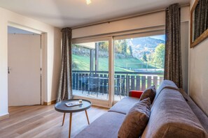 TV - Belmont 2 : Appartement au centre village, 300 m des pistes (LA CLUSAZ)
