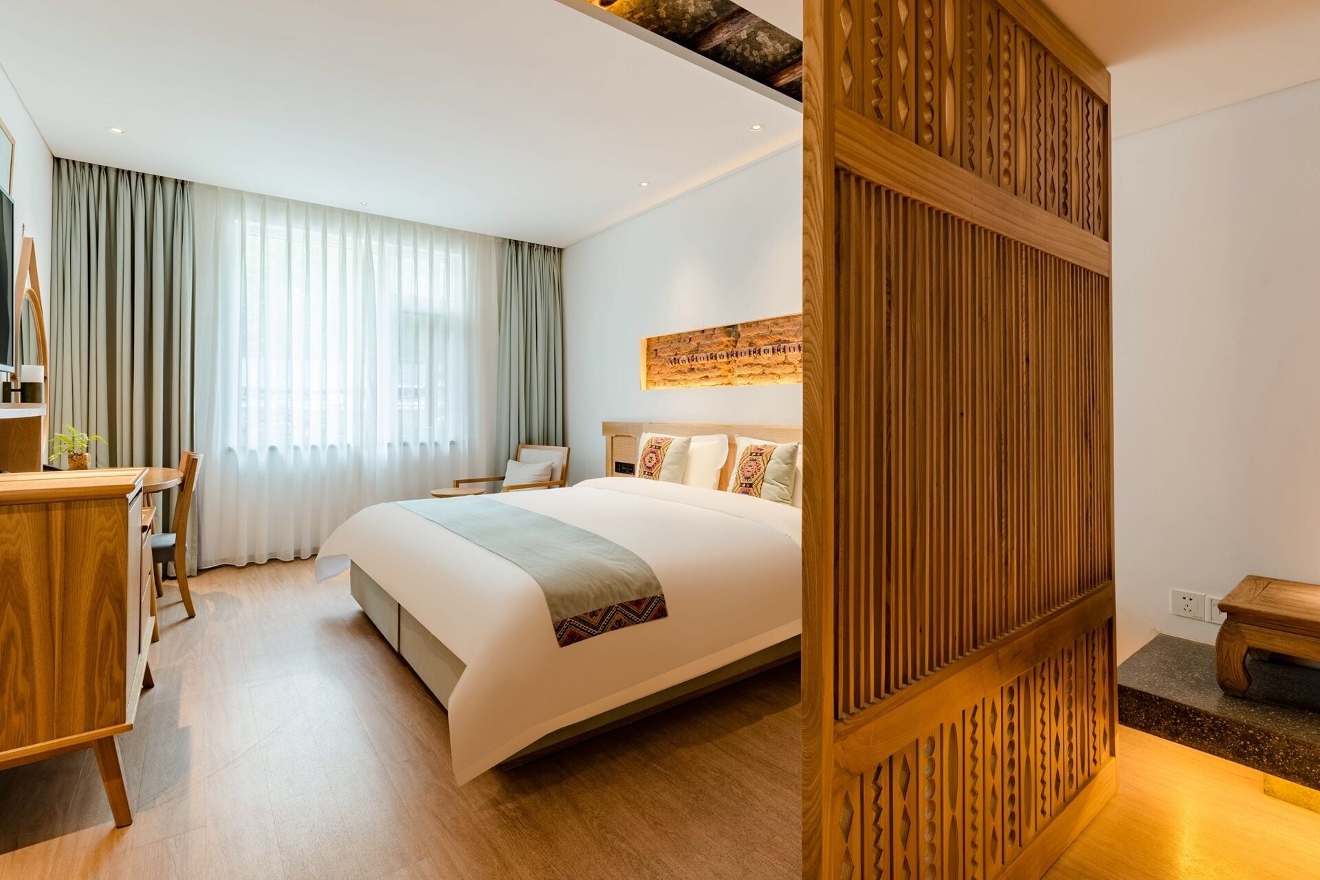 Soundproofing, free WiFi, bed sheets