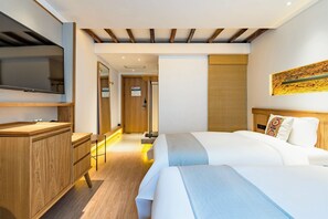 Chambre Deluxe avec lits jumeaux | Système d’insonorisation, accès au Wi-Fi (inclus), literie fournie