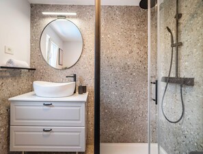 House | Bathroom | Shower, hair dryer - Elegant Coastal Retreat in Lukoran (Preko)