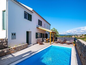 Pool - Elegant Coastal Retreat in Lukoran (Preko)