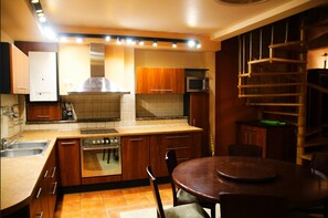 ميكروويف، فرن، موقد طهي مسطح، مناشف ورقية