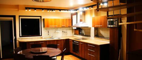 Micro-ondes, four, plaque de cuisson, serviettes en papier