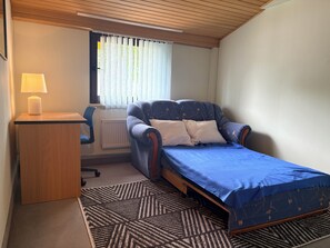 3 slaapkamers, een strijkplank/strijkijzer, gratis wifi, beddengoed