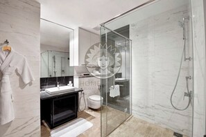 One Bedroom Superior | Bathroom