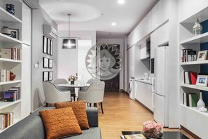 One Bedroom Superior | Living area